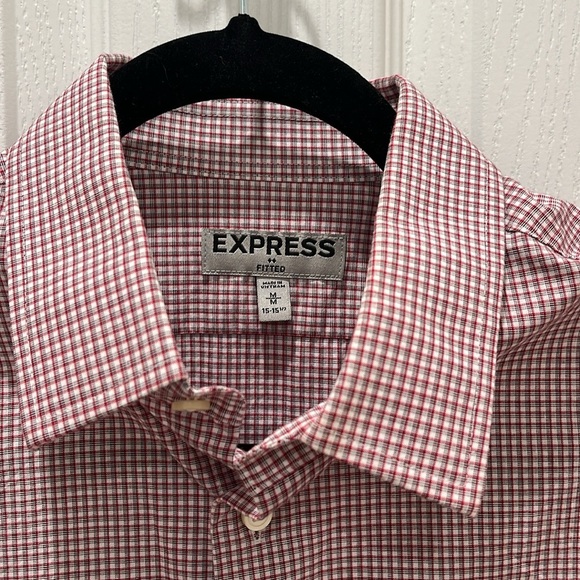 NWOT Express button down shirt
Excellent Condition size M
Color Red
#91A - Picture 5 of 6